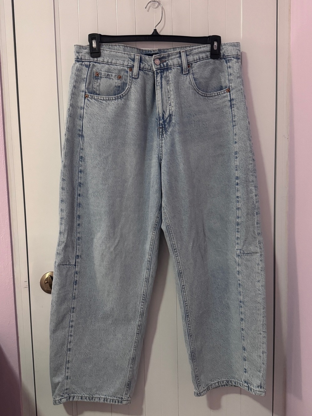 Relaxed Light Blue Women’s Barrel Jeans — Casual Everyday Fit
